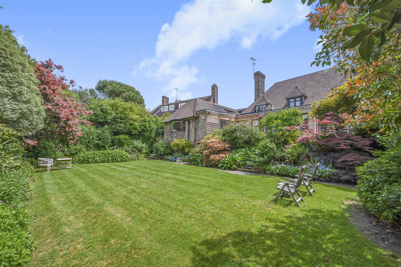 Wellgarth Road, Hampstead Garden Suburb, NW11 7HP