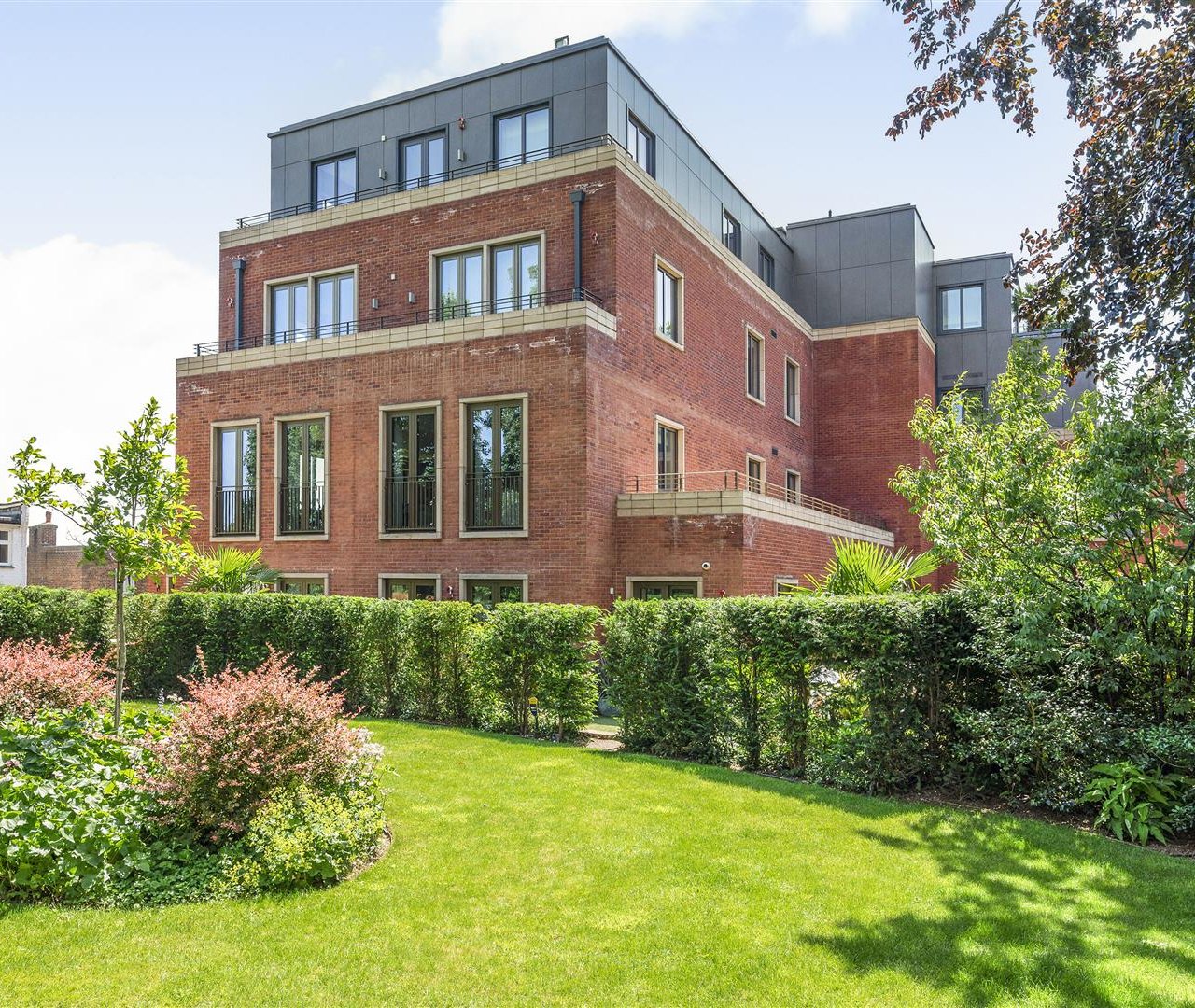 New End, Hampstead Village, NW3 1JD