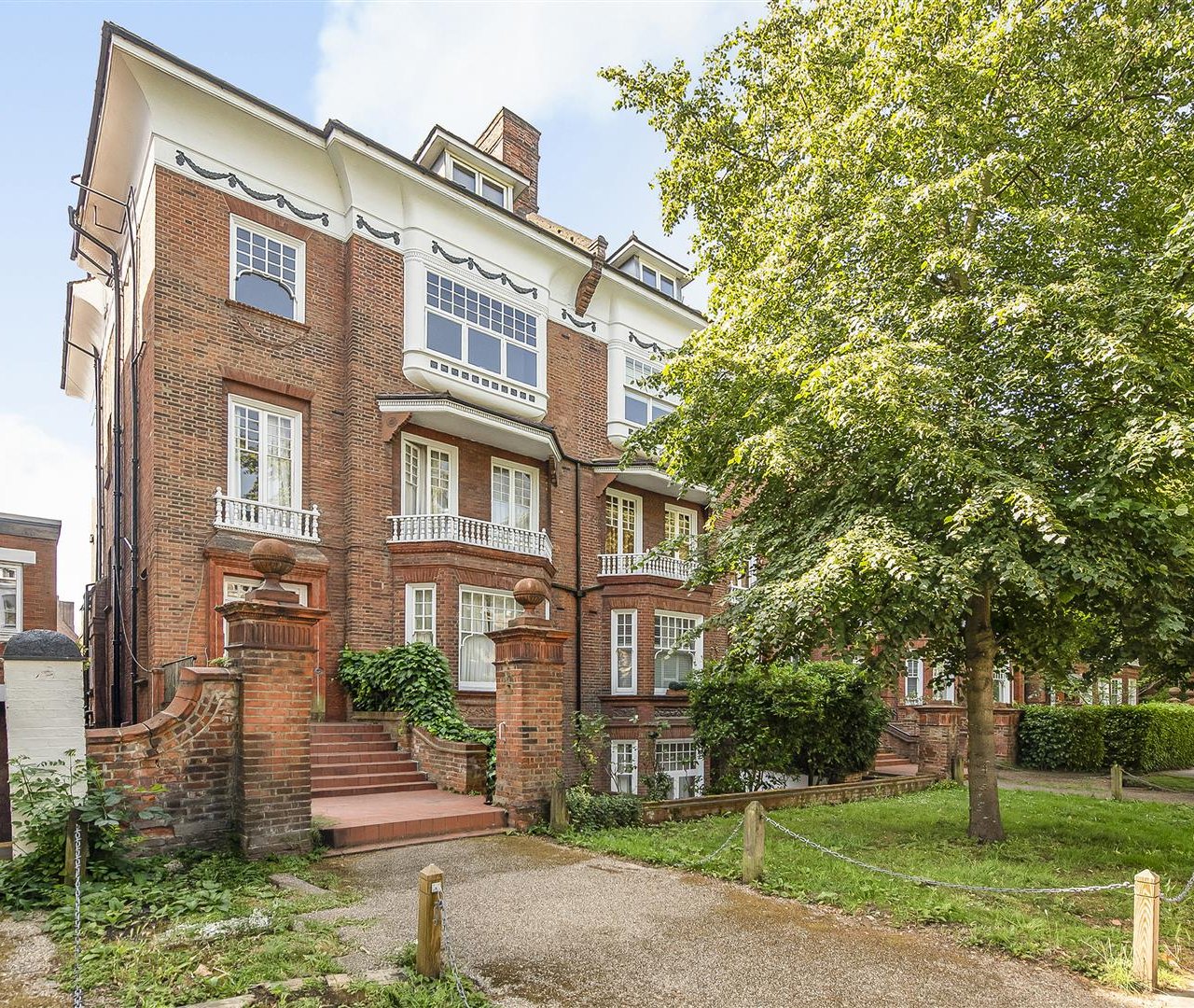 Belsize Avenue, Belsize Park, NW3 4AU