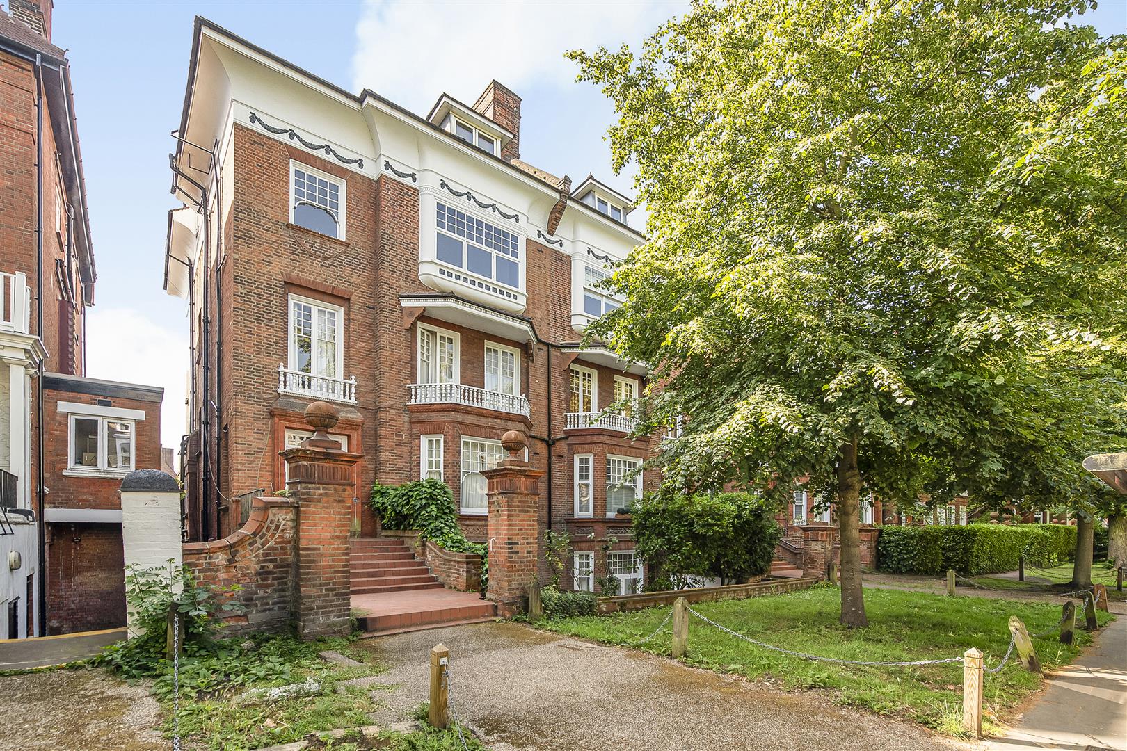 Belsize Avenue, Belsize Park, NW3 4AU