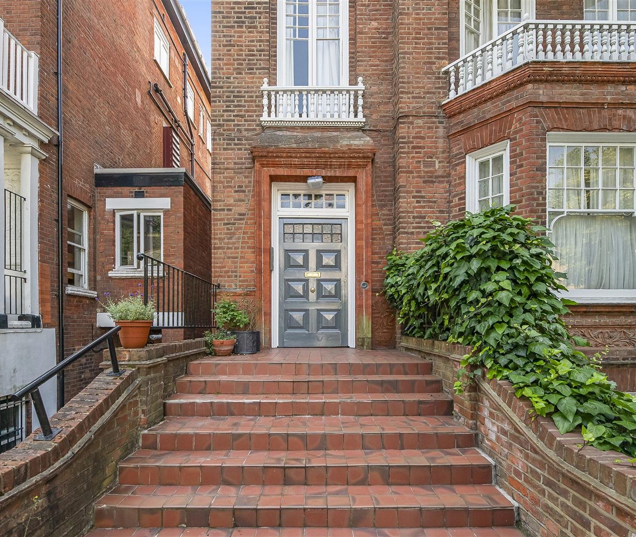 Belsize Avenue, Belsize Park, NW3 4AU
