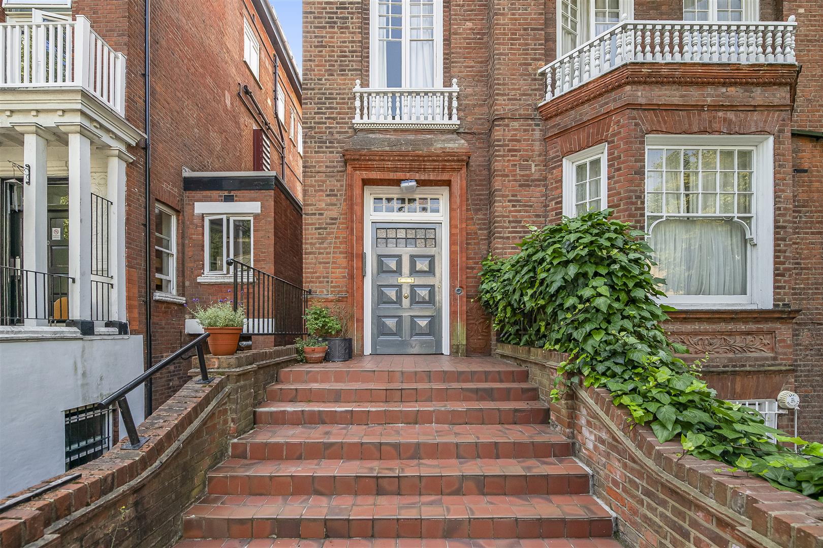Belsize Avenue, Belsize Park, NW3 4AU