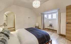 Westover Hill, Hampstead, NW3 7UH