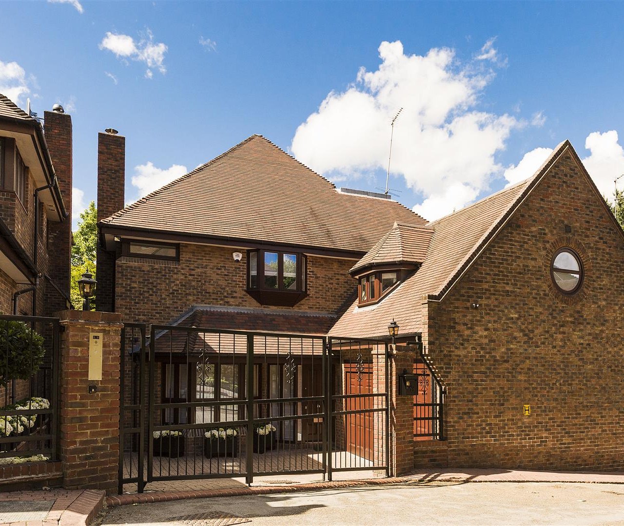 Westover Hill, Hampstead, NW3 7UH