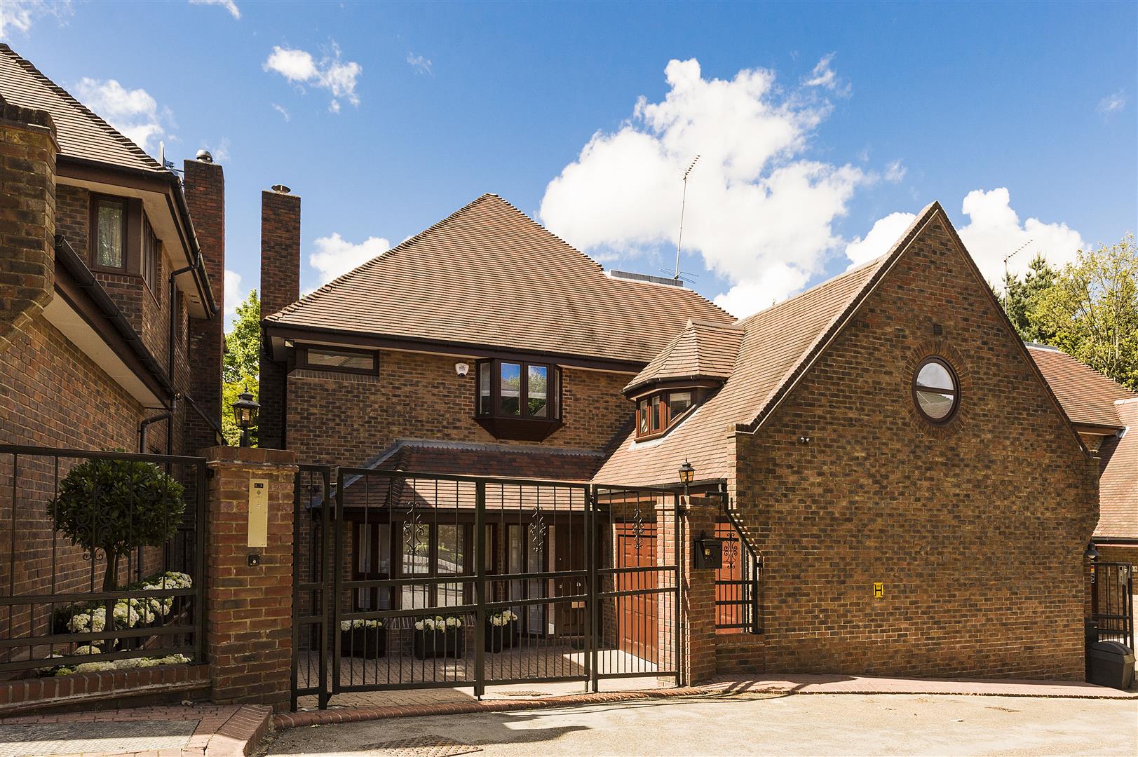 Westover Hill, Hampstead, NW3 7UH