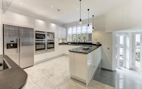 Westover Hill, Hampstead, NW3 7UH