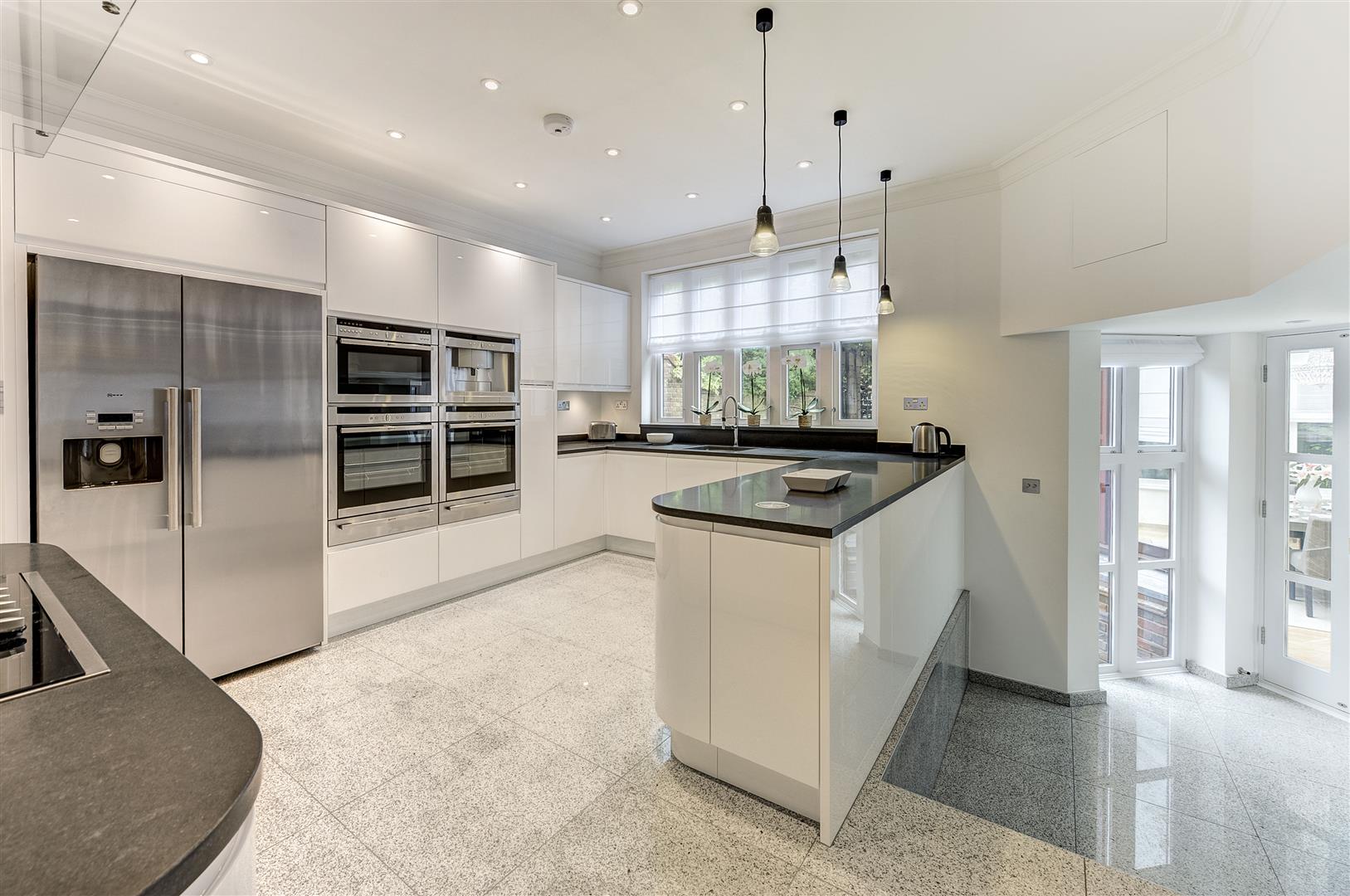 Westover Hill, Hampstead, NW3 7UH