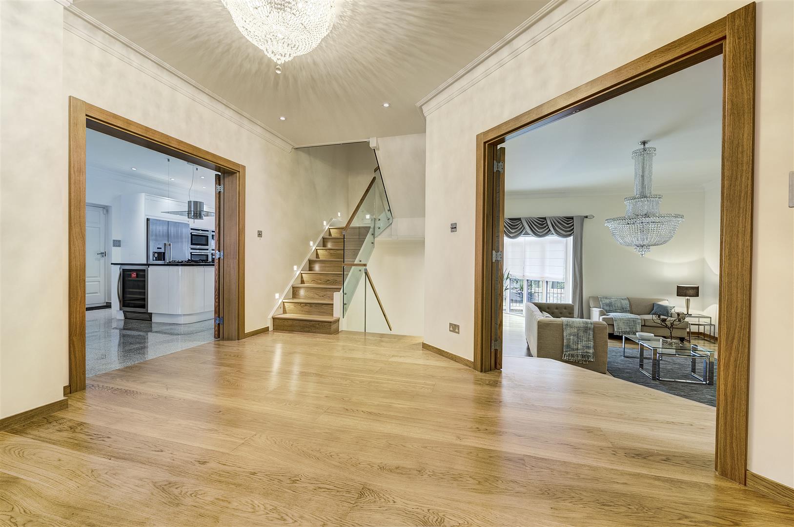 Westover Hill, Hampstead, NW3 7UH
