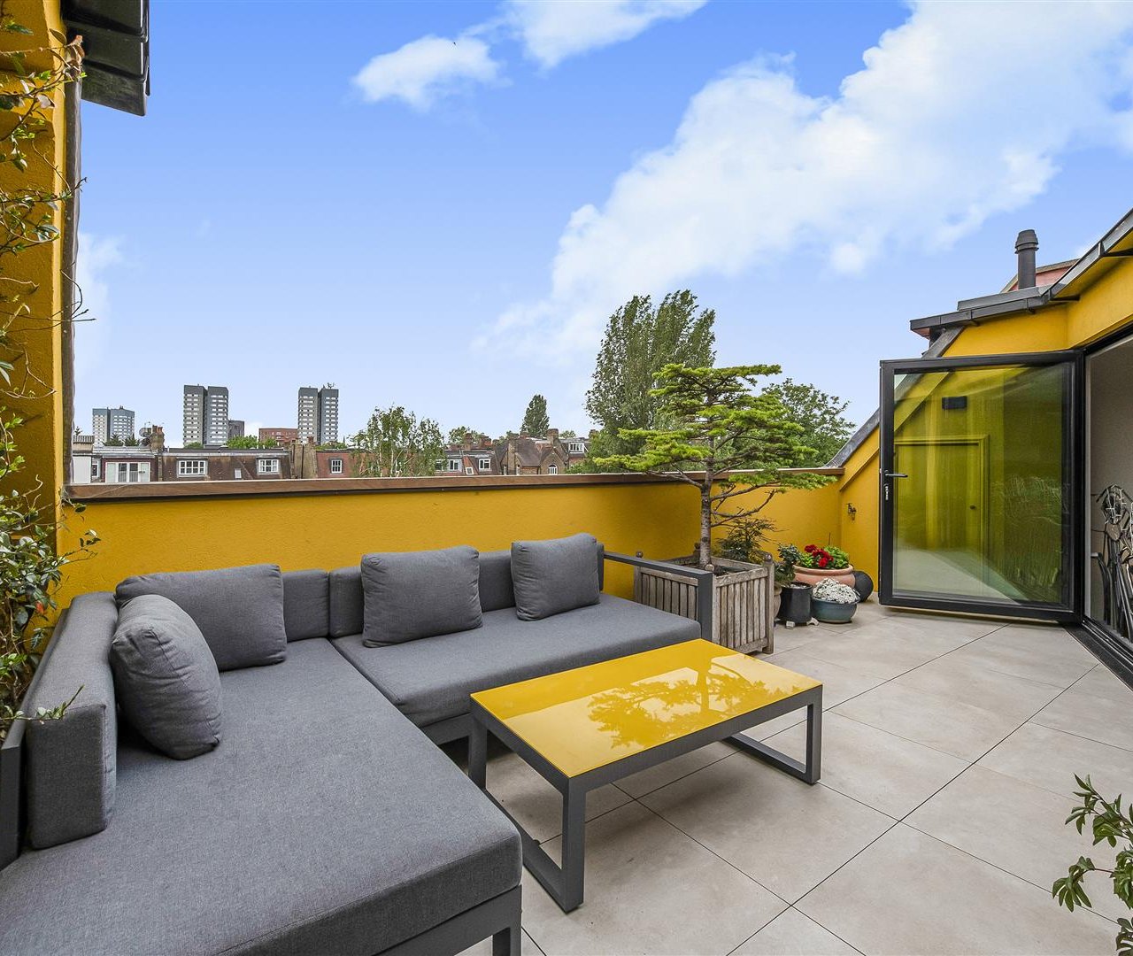 Canfield Gardens, South Hampstead, NW6 3DY