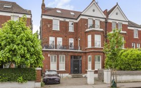 Canfield Gardens, South Hampstead, NW6 3DY