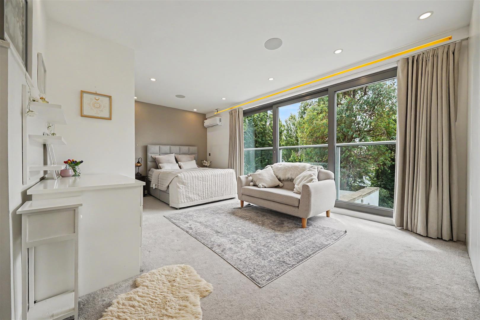 Helenslea Avenue, Golders Green, NW11 8NE