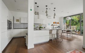 Helenslea Avenue, Golders Green, NW11 8NE