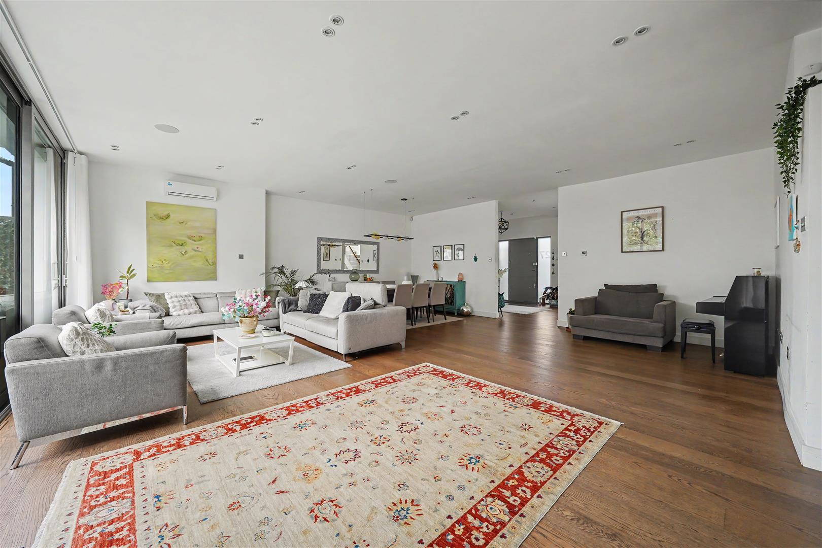 Helenslea Avenue, Golders Green, NW11 8NE