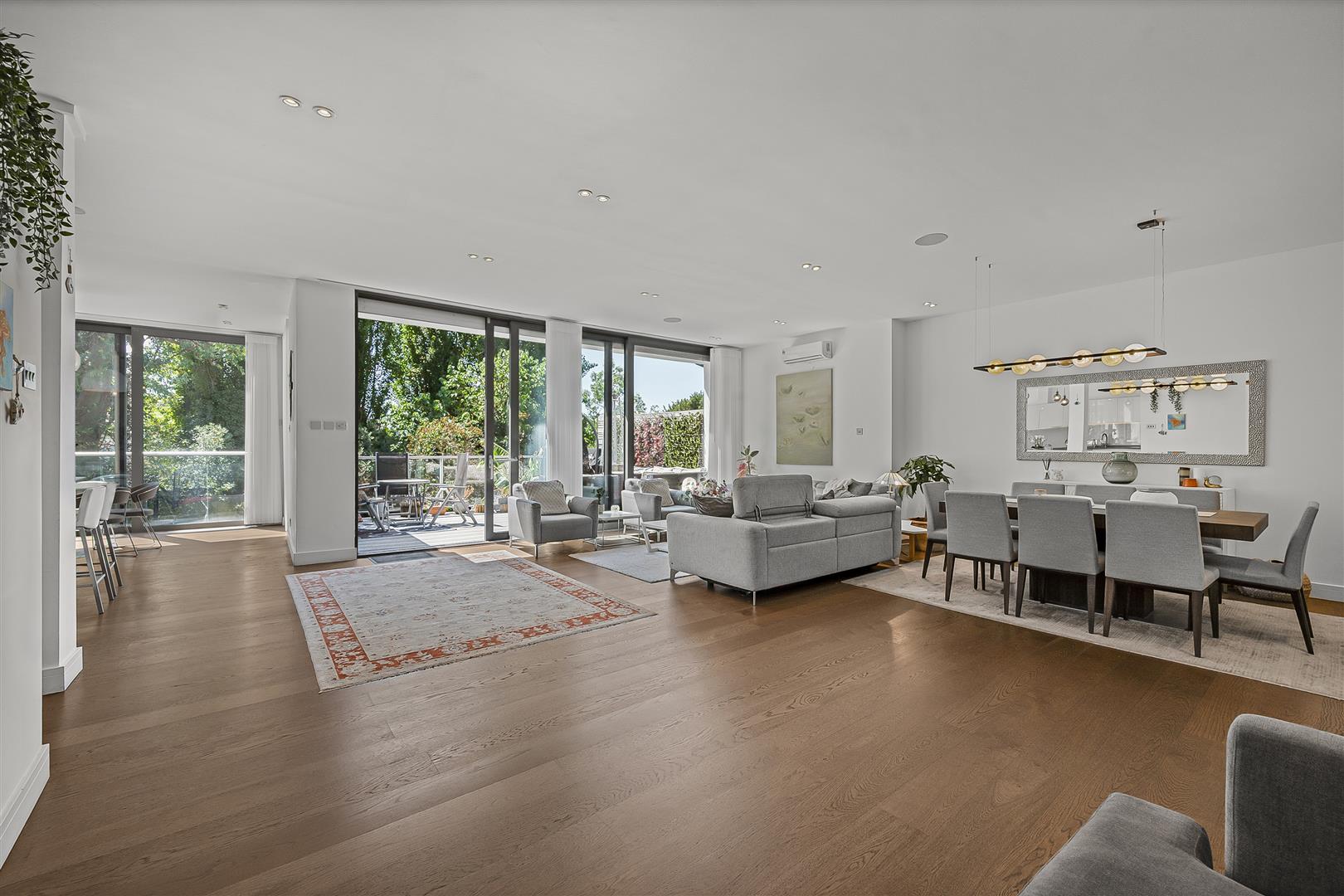 Helenslea Avenue, Golders Green, NW11 8NE