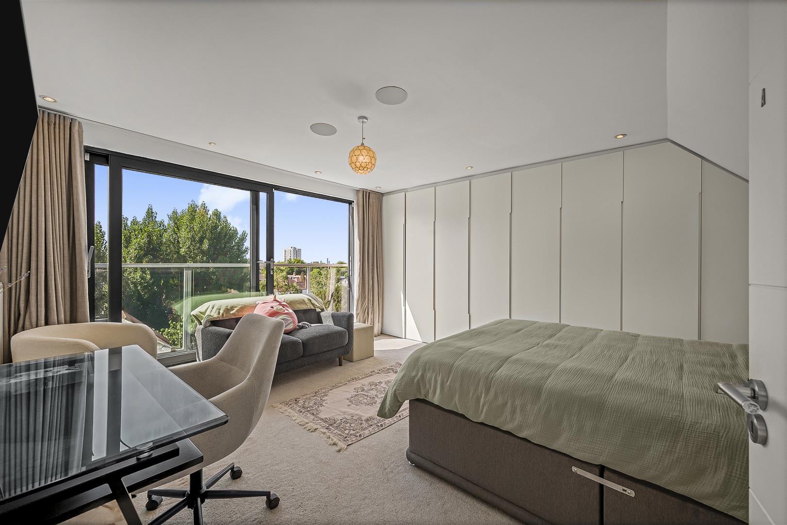 Helenslea Avenue, Golders Green, NW11 8NE