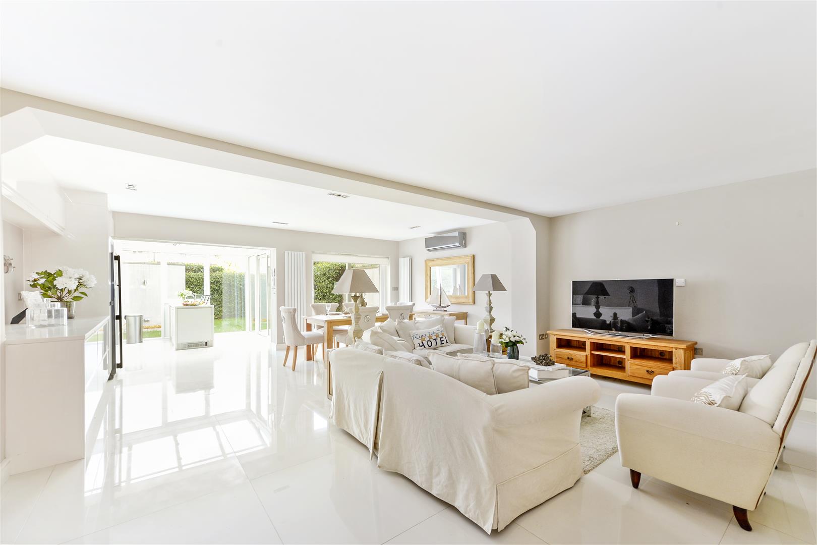 St. Johns Wood Park, St. Johns Wood, NW8 6NN