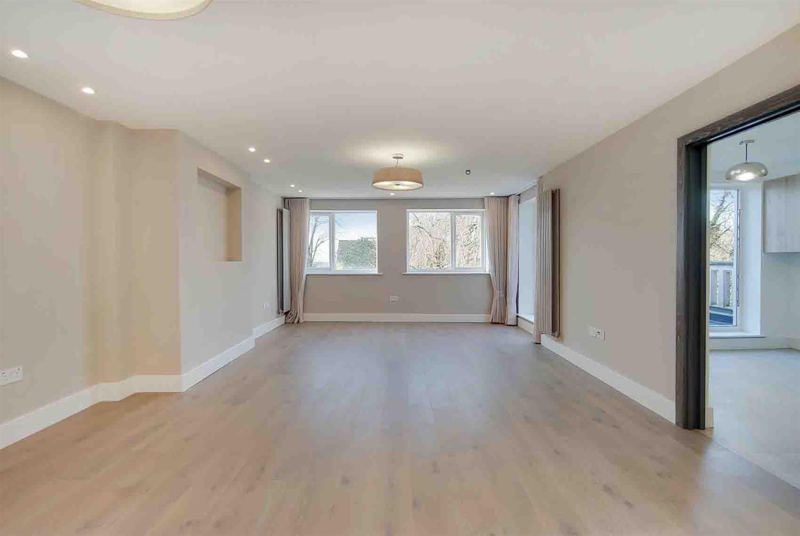 Fitzjohns Avenue, London, NW3 6PH