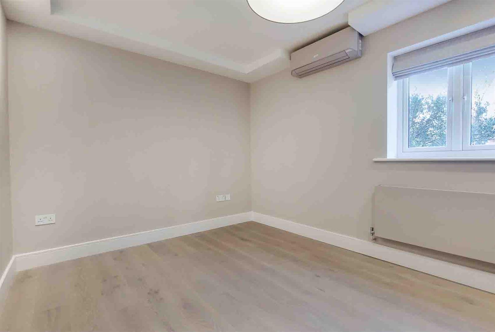 Fitzjohns Avenue, London, NW3 6PH