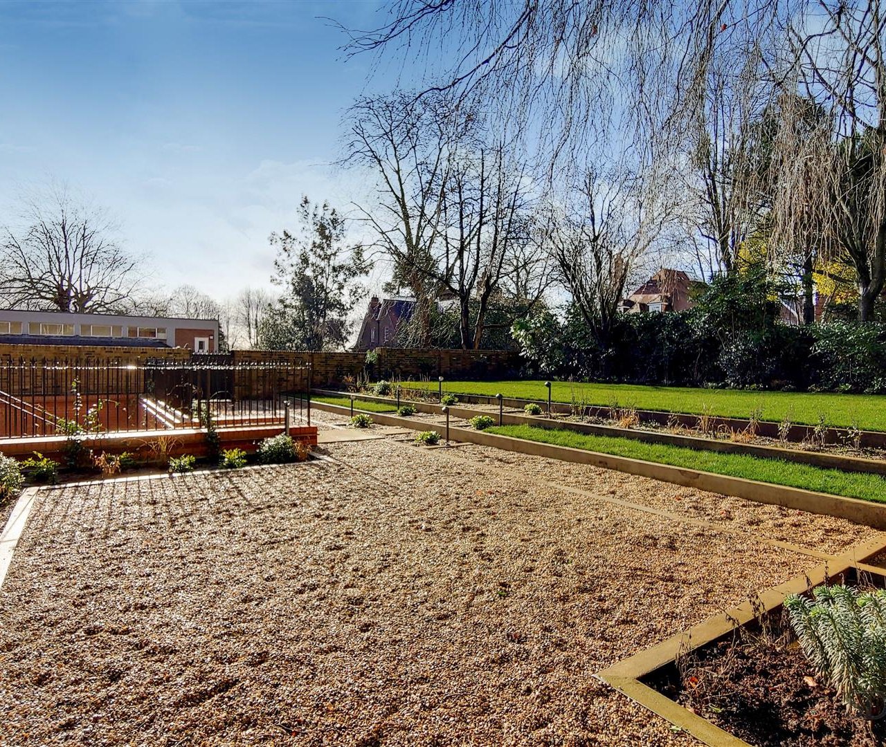 Fitzjohns Avenue, London, NW3 6PH