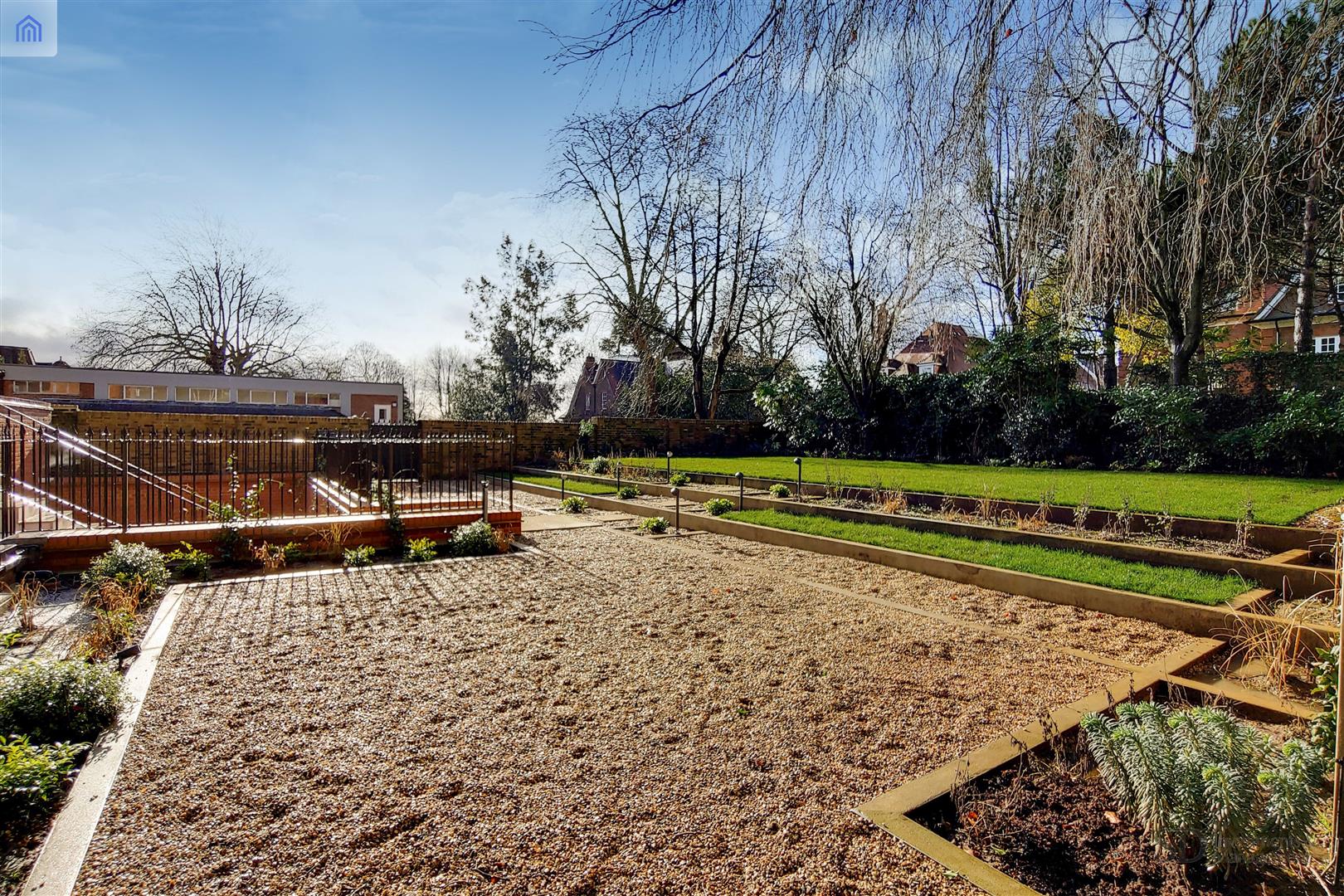 Fitzjohns Avenue, London, NW3 6PH