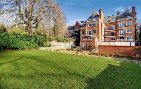 Fitzjohns Avenue, London, NW3 6PH