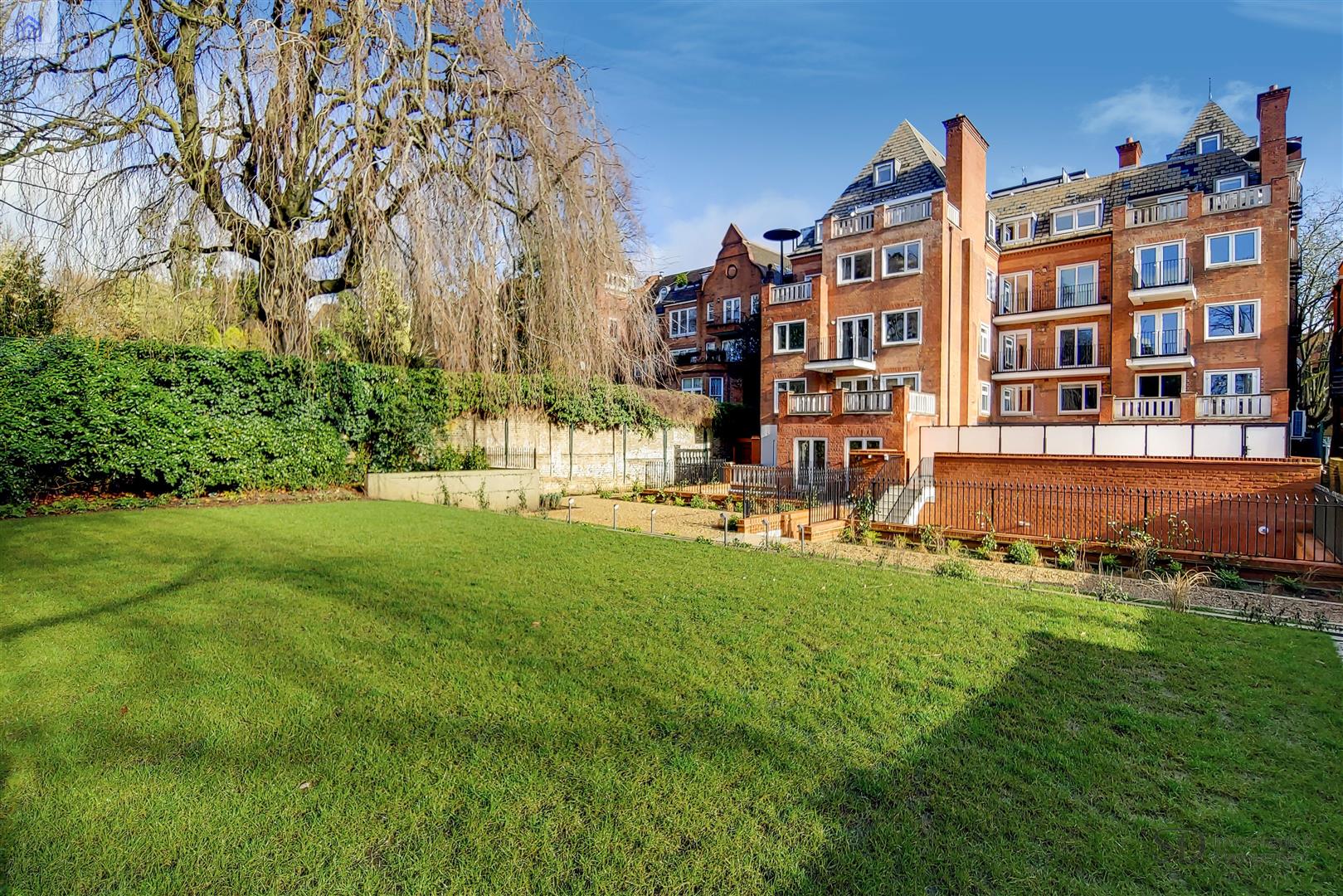 Fitzjohns Avenue, London, NW3 6PH