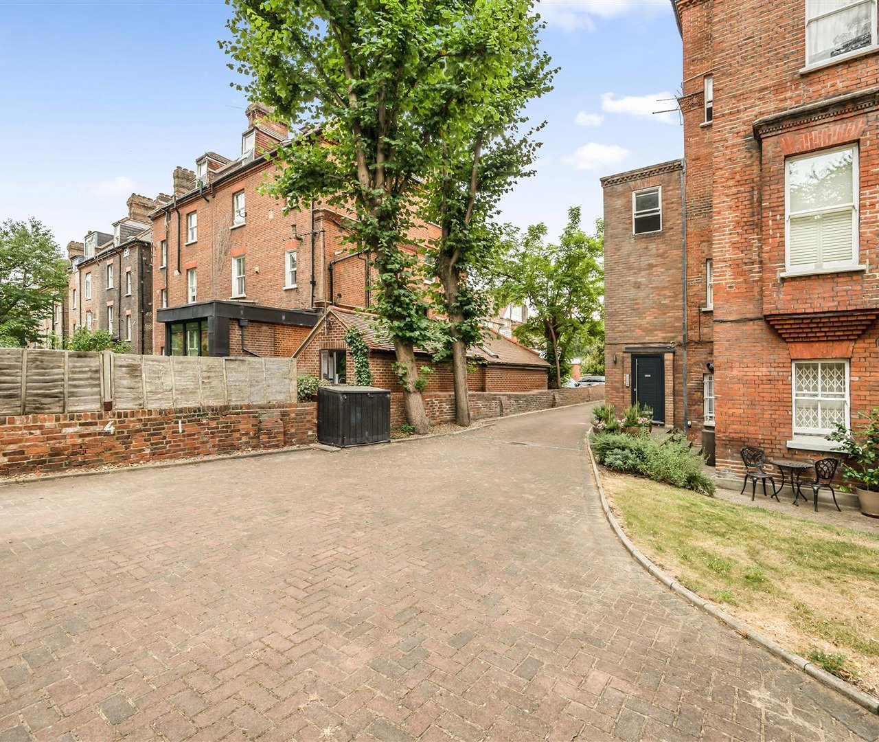 Frognal, Hampstead, NW3 6AG