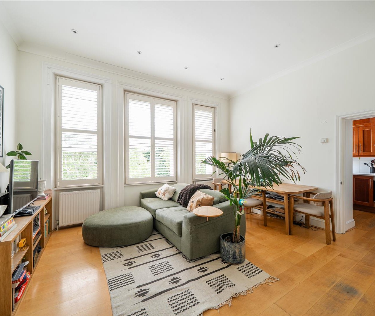Belsize Grove, Belsize Park, NW3 4UU