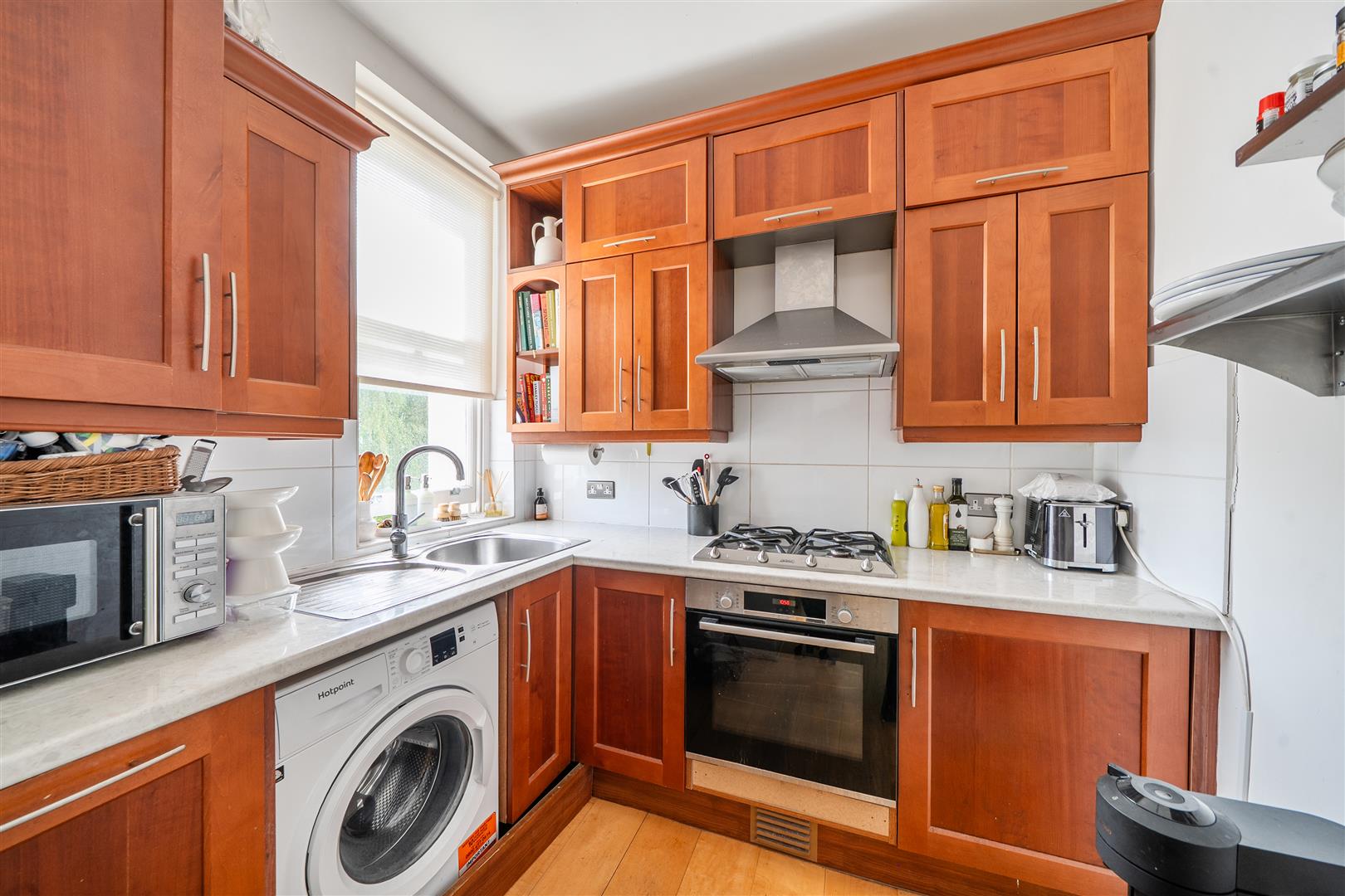Belsize Grove, Belsize Park, NW3 4UU