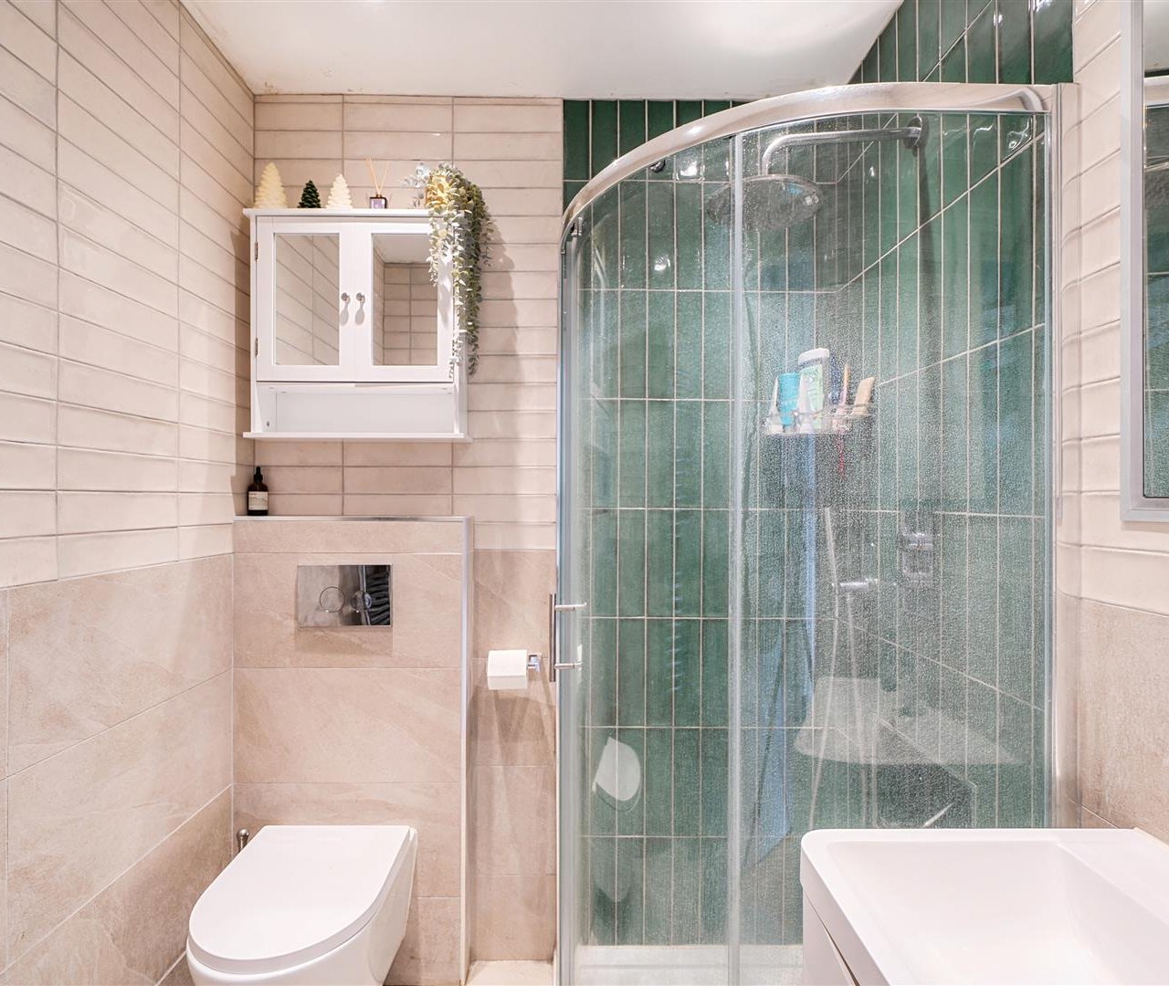 Belsize Grove, Belsize Park, NW3 4UU