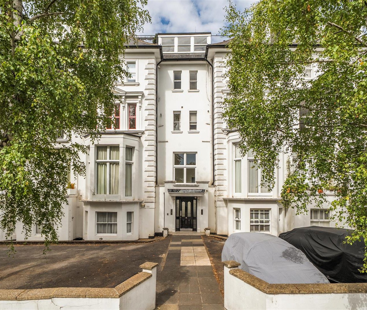 Belsize Grove, Belsize Park, NW3 4UU