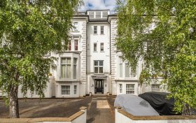 Belsize Grove, Belsize Park, NW3 4UU