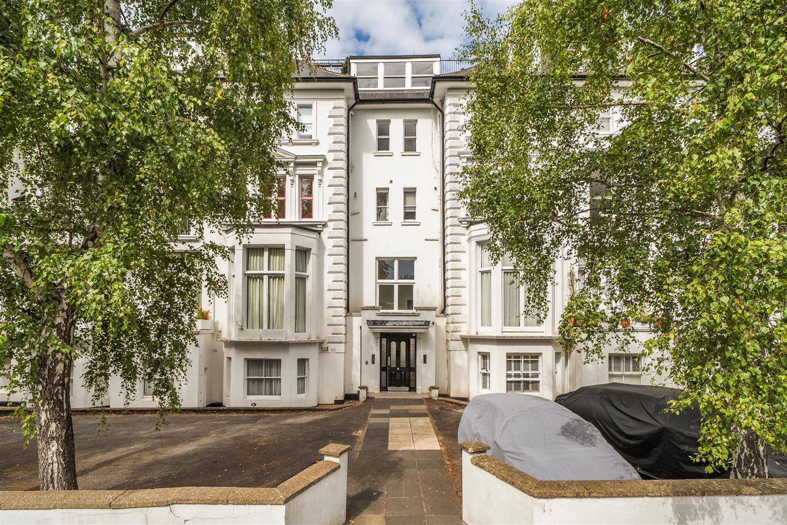 Belsize Grove, Belsize Park, NW3 4UU