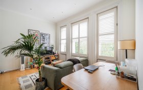 Belsize Grove, Belsize Park, NW3 4UU