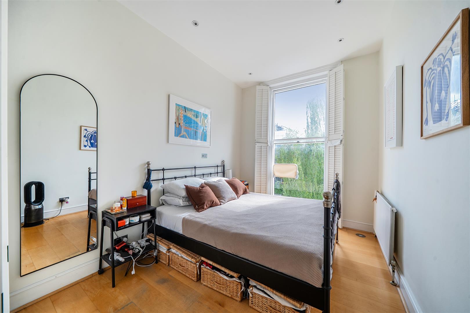 Belsize Grove, Belsize Park, NW3 4UU