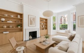 Frognal, Hampstead, NW3 6AG