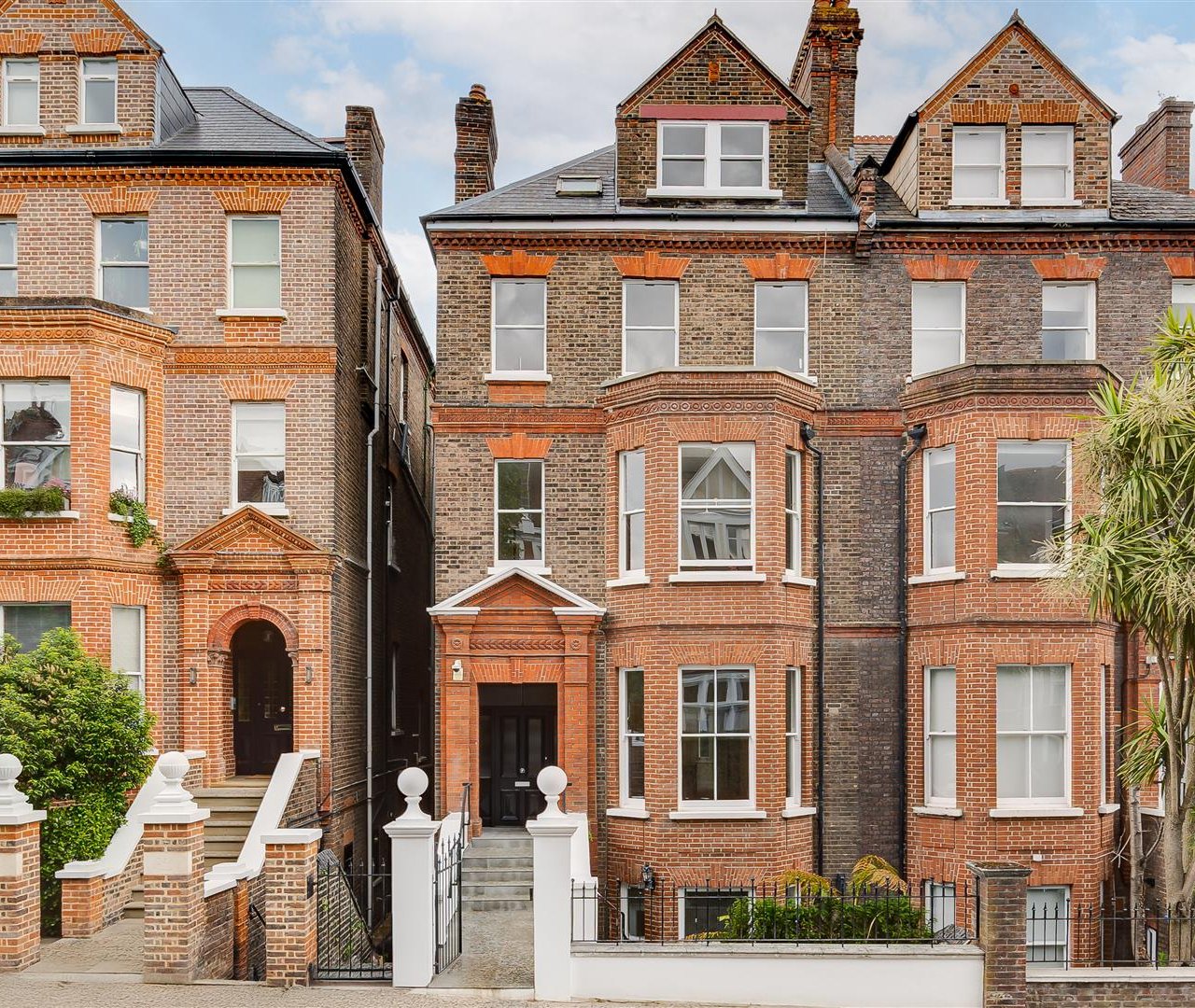 Frognal, Hampstead, NW3 6AG