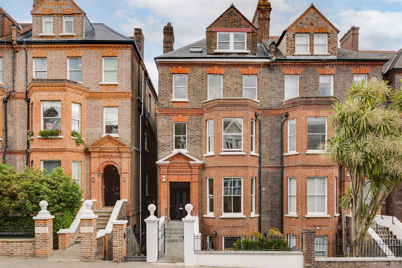 Frognal, Hampstead, NW3 6AG