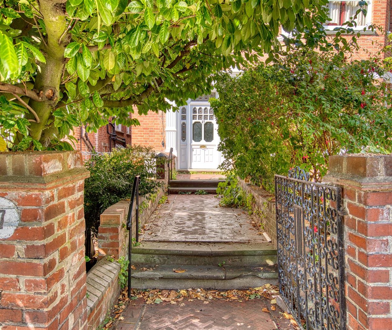 Langland Gardens, Hampstead, NW3 6QE