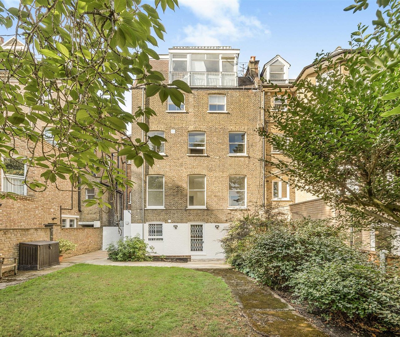 Fitzjohn's Avenue, Hampstead Village, NW3 6NT