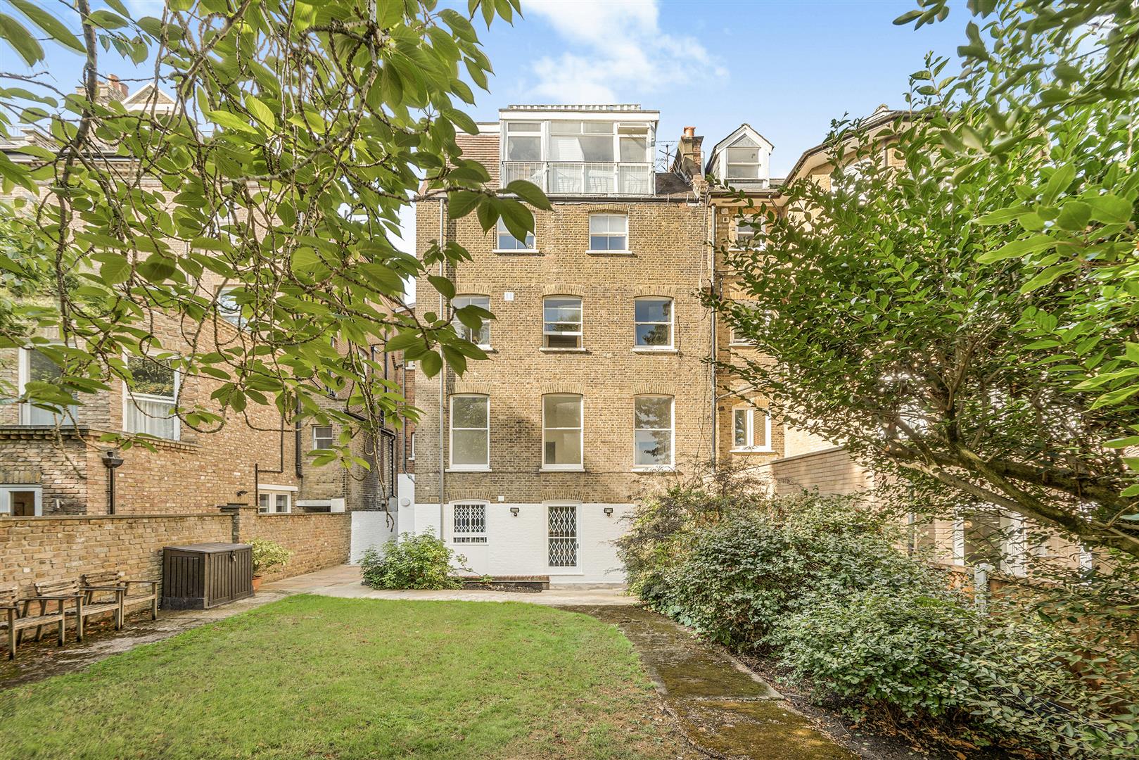 Fitzjohn's Avenue, Hampstead Village, NW3 6NT
