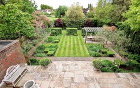 Hocroft Road, The Hocrofts, NW2 2BL