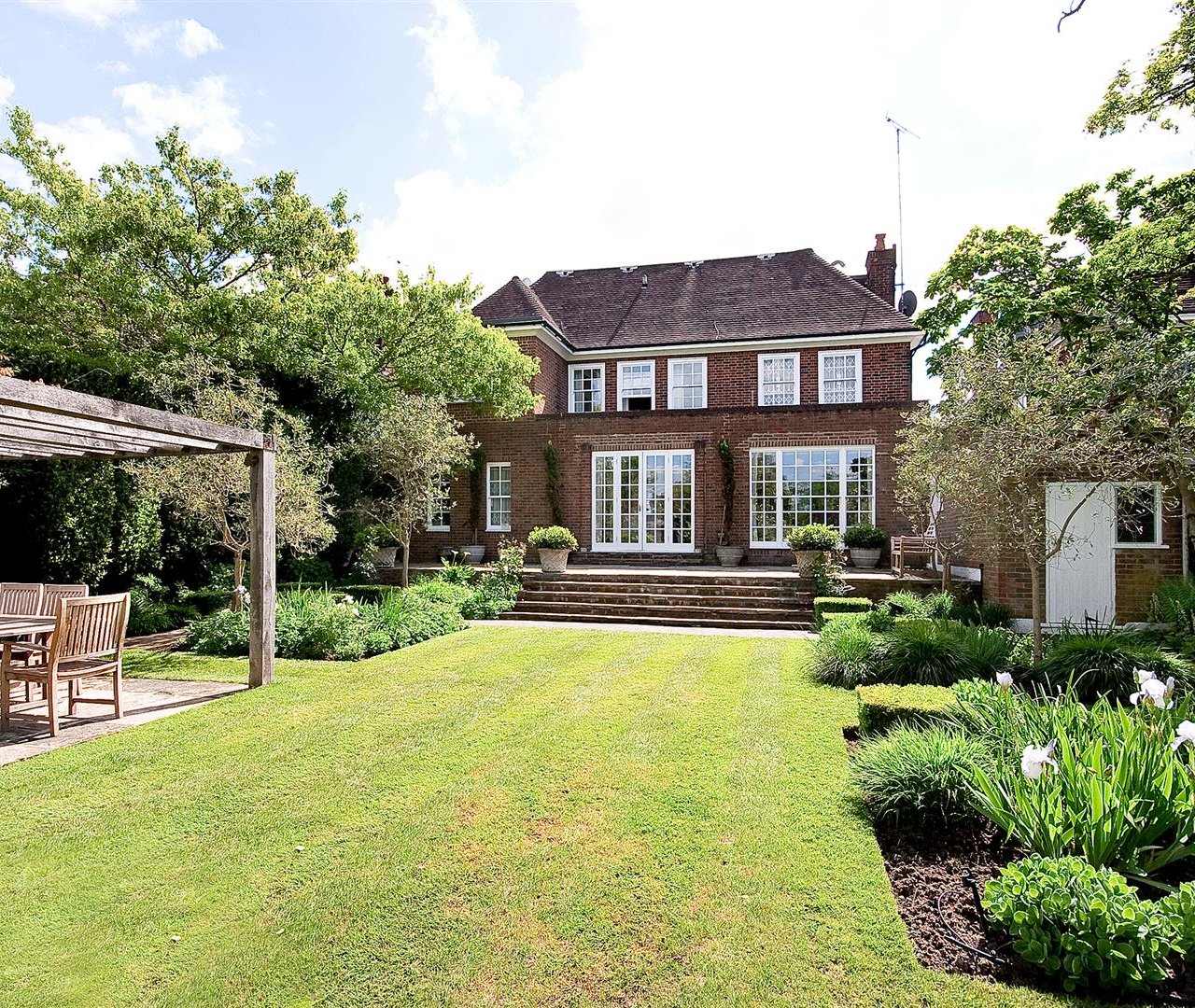 Hocroft Road, The Hocrofts, NW2 2BL