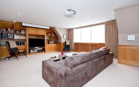 Hocroft Road, The Hocrofts, NW2 2BL