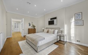 Belsize Park Gardens, Belsize Park, NW3 4JJ