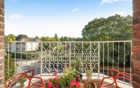 Frognal, Hampstead, NW3 6YA