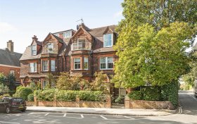 Frognal, Hampstead, NW3 6YA
