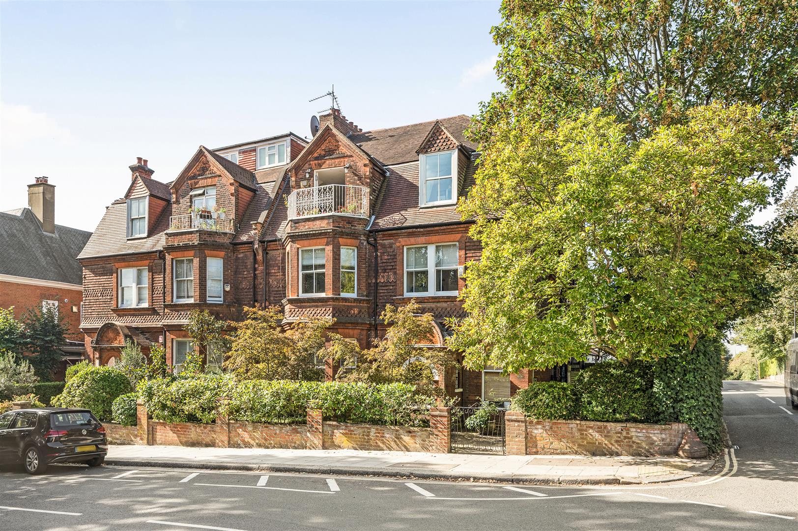 Frognal, Hampstead, NW3 6YA