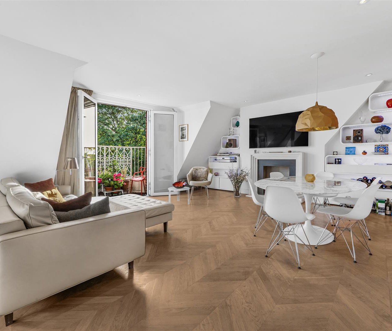 Frognal, Hampstead, NW3 6YA