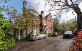 West Heath Road, Hampstead, NW3 7UR
